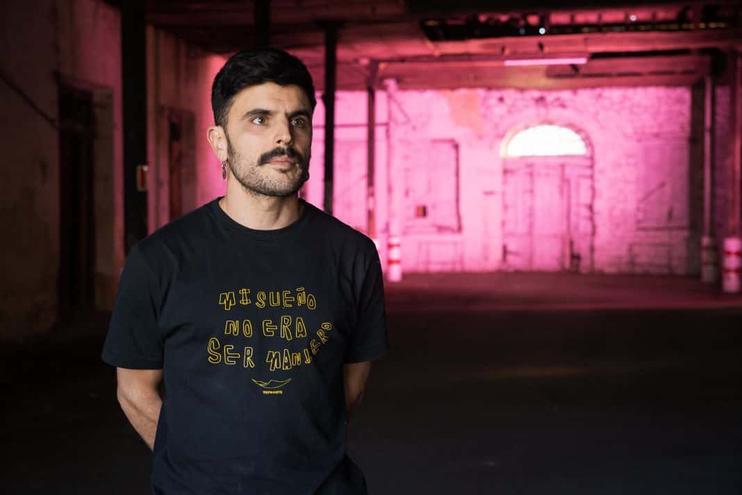 Oviedo a paso de madreña: la ruta del calzado tradicional