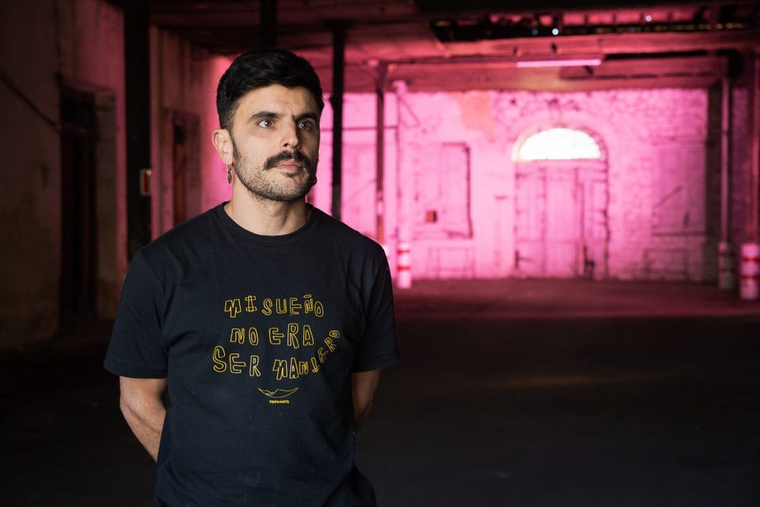 Oviedo a paso de madreña: la ruta del calzado tradicional