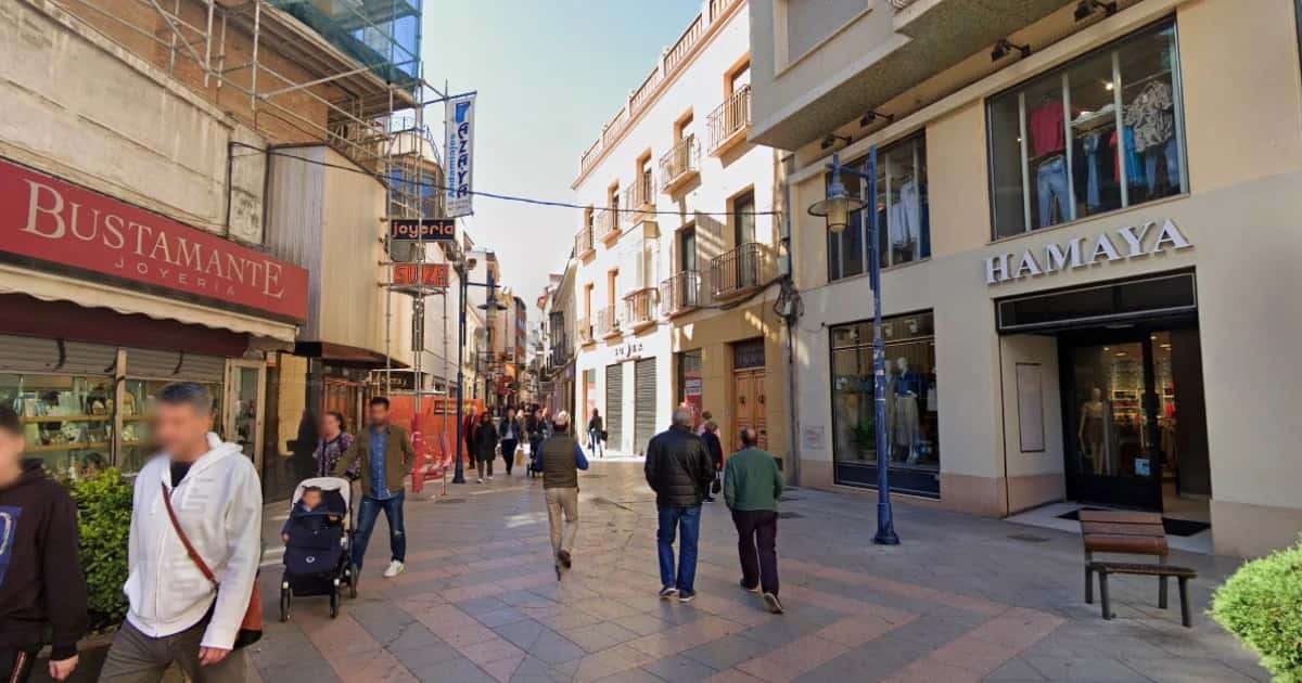 1.500 paraguas llenan de sombra y color el centro