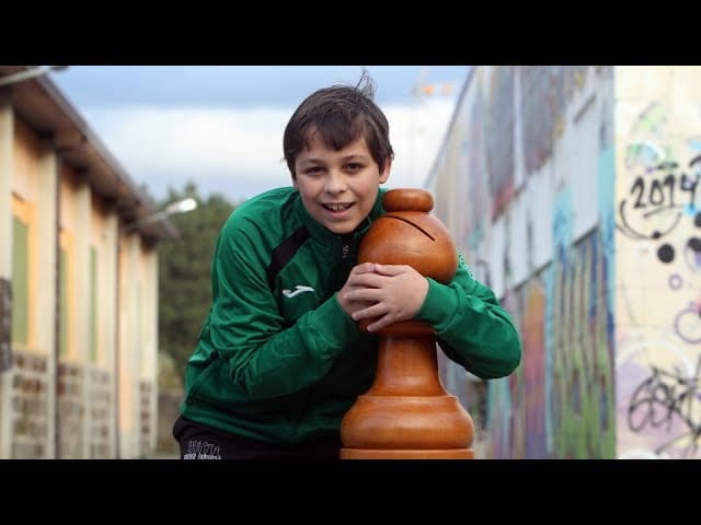 Exhibición de partidas simultáneas de ajedrez con Pablo López Varela