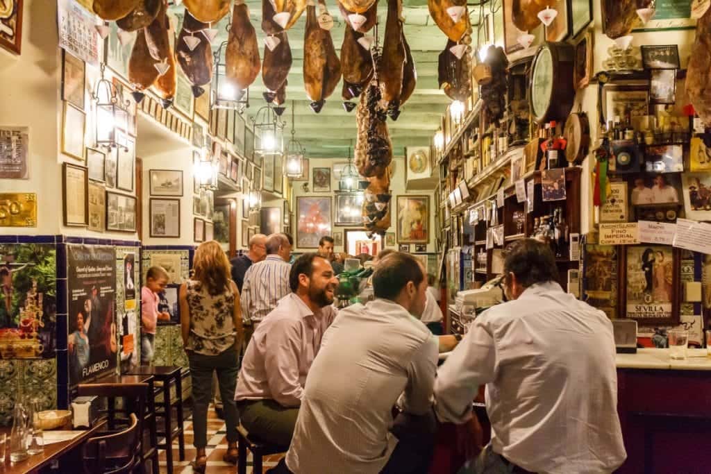 Casa Morales: tradición y tapas clásicas junto a la Catedral