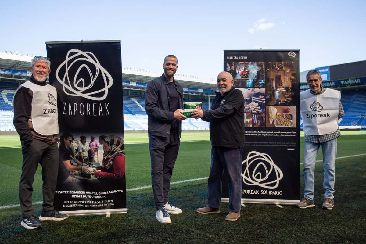 Recogida solidaria de arroz en Mendizorroza
