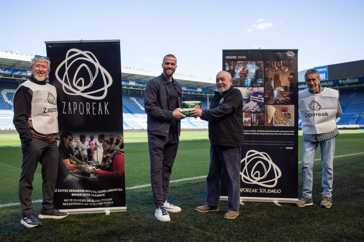 Recogida solidaria de arroz en Mendizorroza