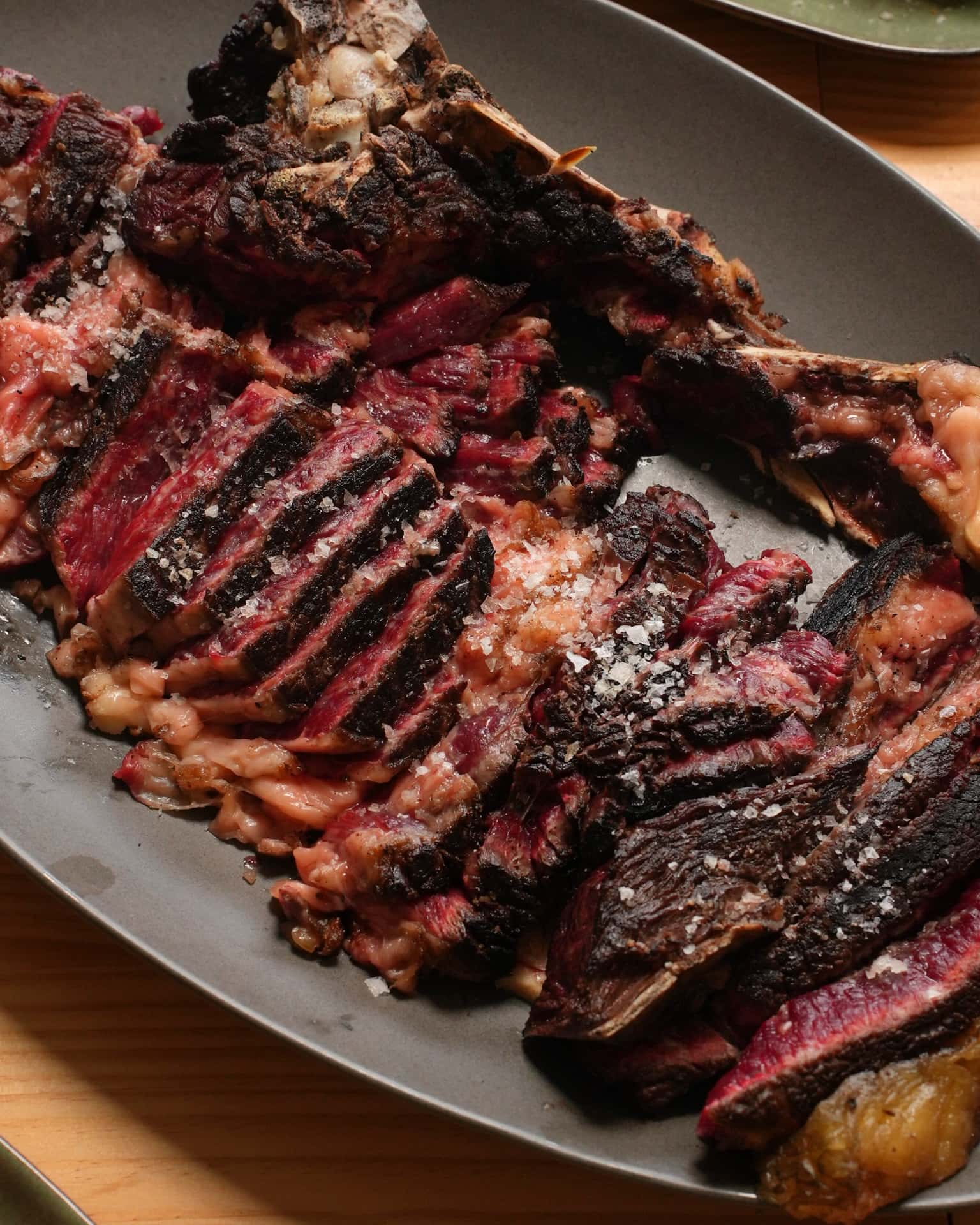 Carboom Asador: brasas y producto en Las Rozas