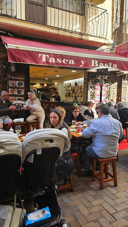 Tasca Y Basta: tapeo informal en el casco antiguo de Benidorm