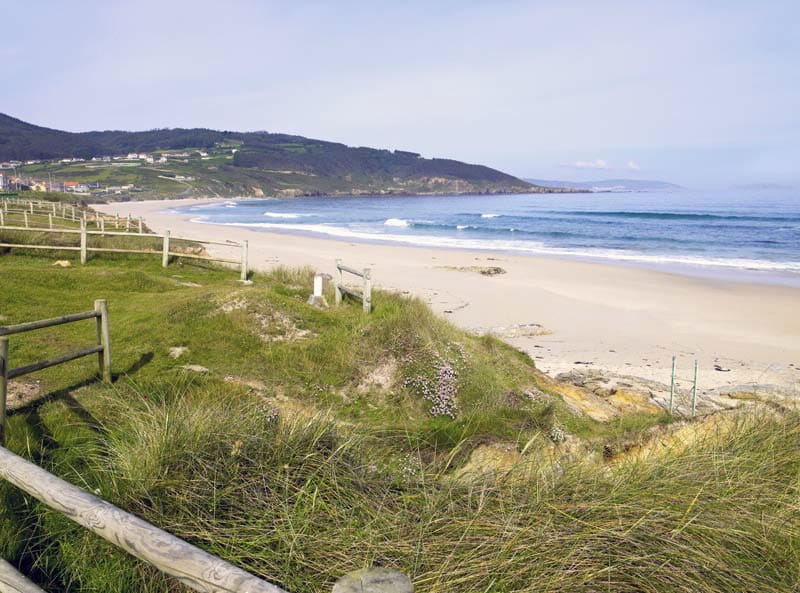 La Praia dos Libros vuelve a la playa de Razo