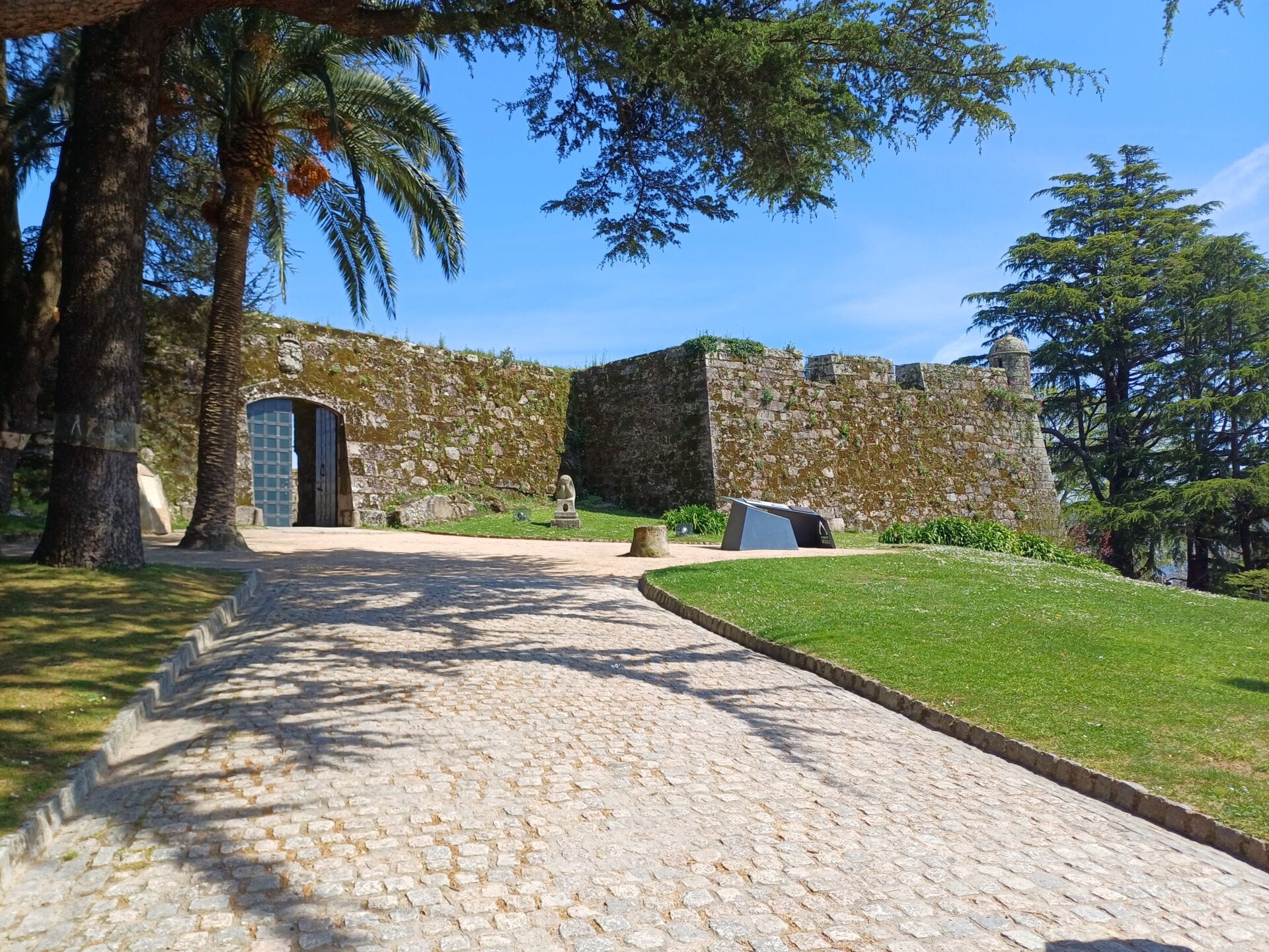 En busca dos edificios perdidos