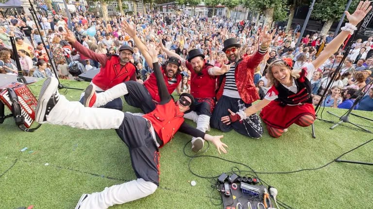 O Salón do Libro: Un soño é... Que non pare a música! Con Uxía Lambona e a Banda Molona