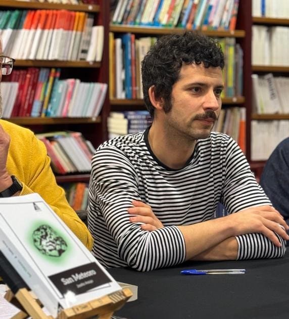 Firma de libros de Josiño Araujo