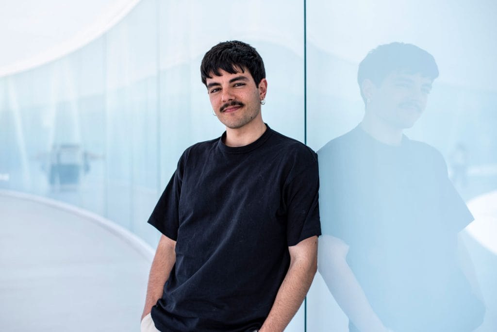 Proyección de 'Os espazos en branco' de Bruno Arias