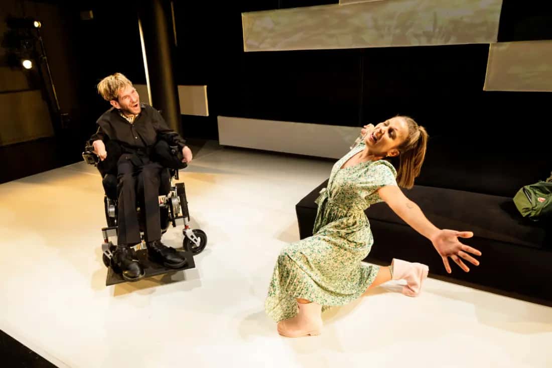 ¿Sabes que las flores de plástico nunca han vivido, verdad?