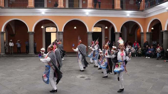 Actuación de Airiños de Orbazai y Os Valouros