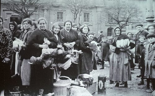 Actuación de la Escola de Música e Baile Tradicional de Coirós