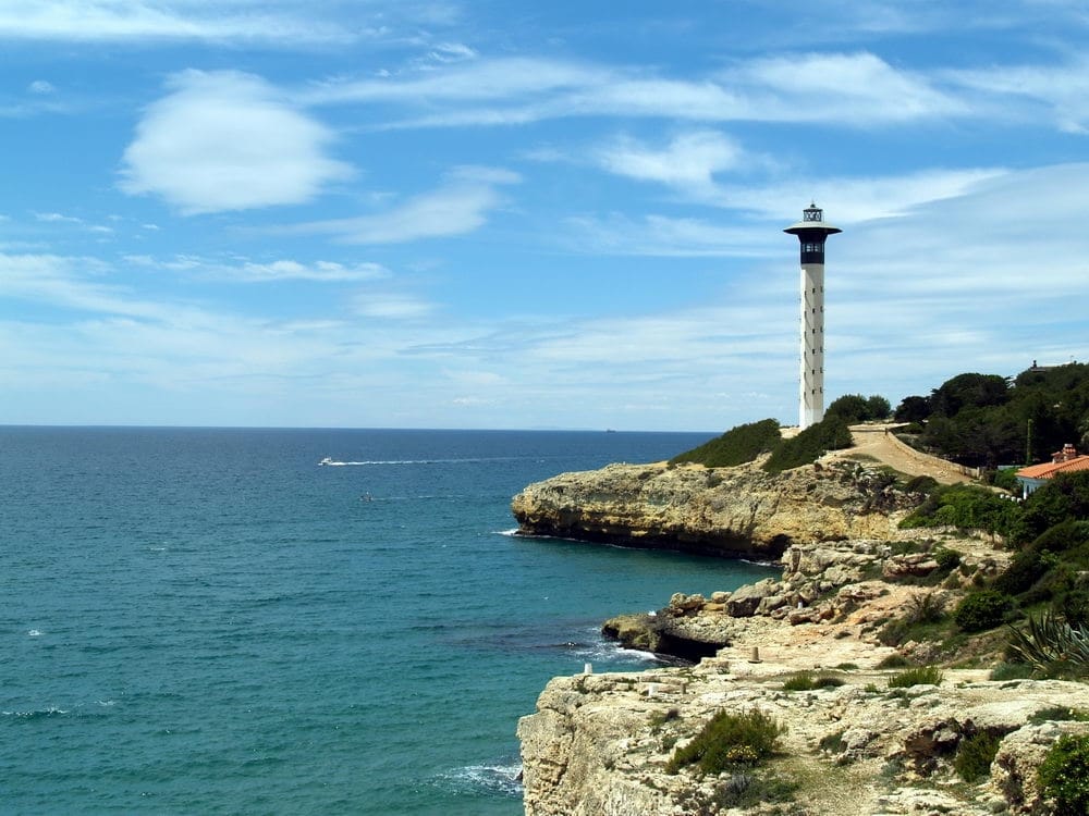 El Faro de Torredembarra: subir y mirar el mar