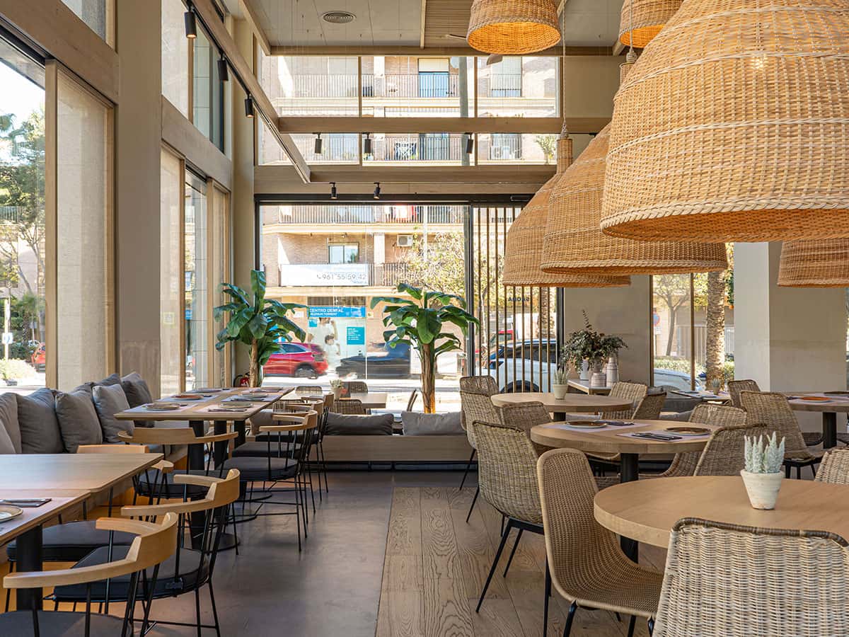 Saona Torrent: cocina mediterránea y terraza en el centro
