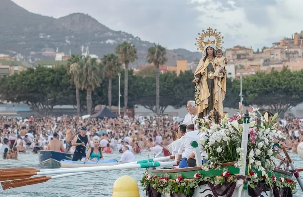 Procesión marítima-terrestre de la Virgen del Carmen