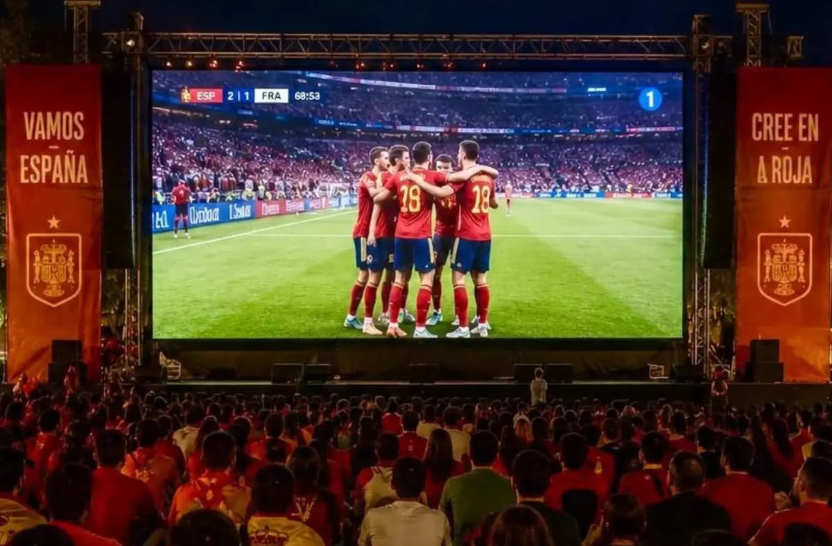 La pantalla gigante del Mundial en el Parque de Colón