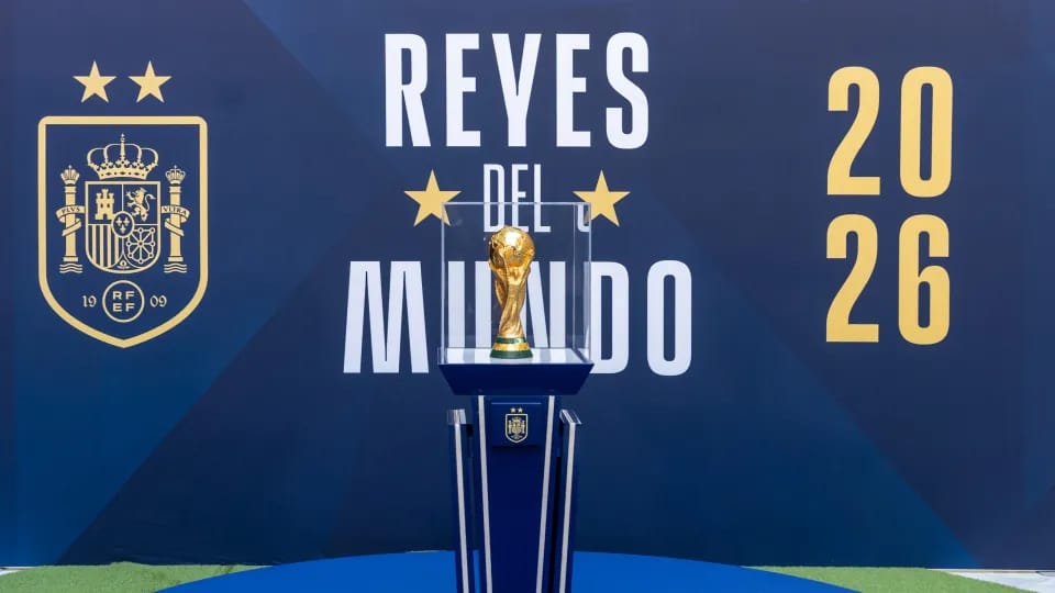 La Copa del Mundo se expone en el Parlamento de Andalucía