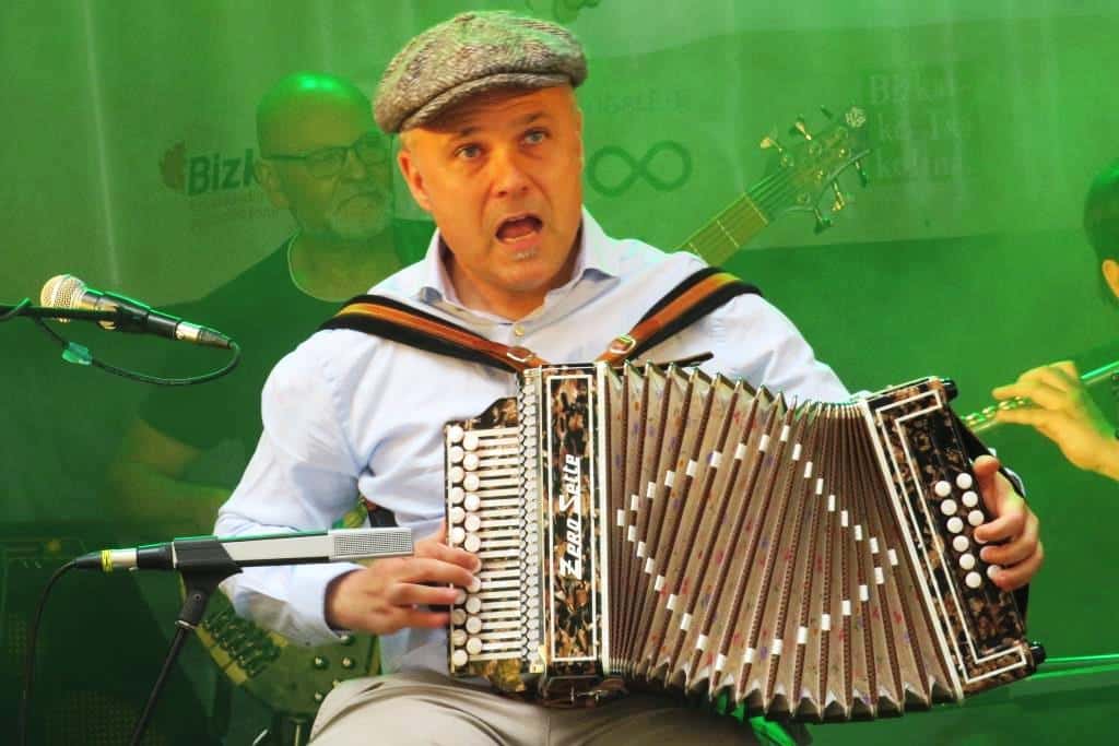 Bidasoa Folk: Xabi Aburruzaga Band y Caamaño & Ameixeiras