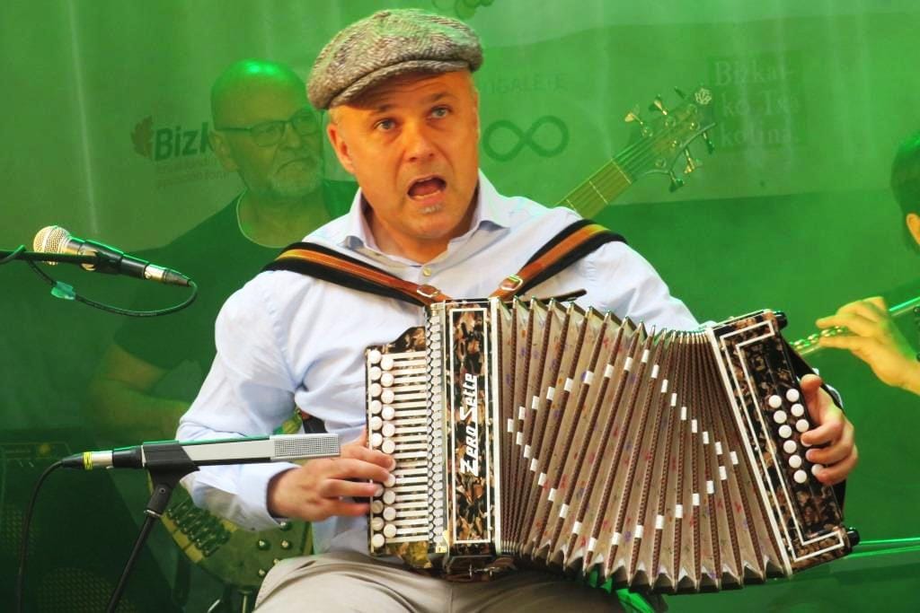 Bidasoa Folk: Xabi Aburruzaga Band y Caamaño & Ameixeiras