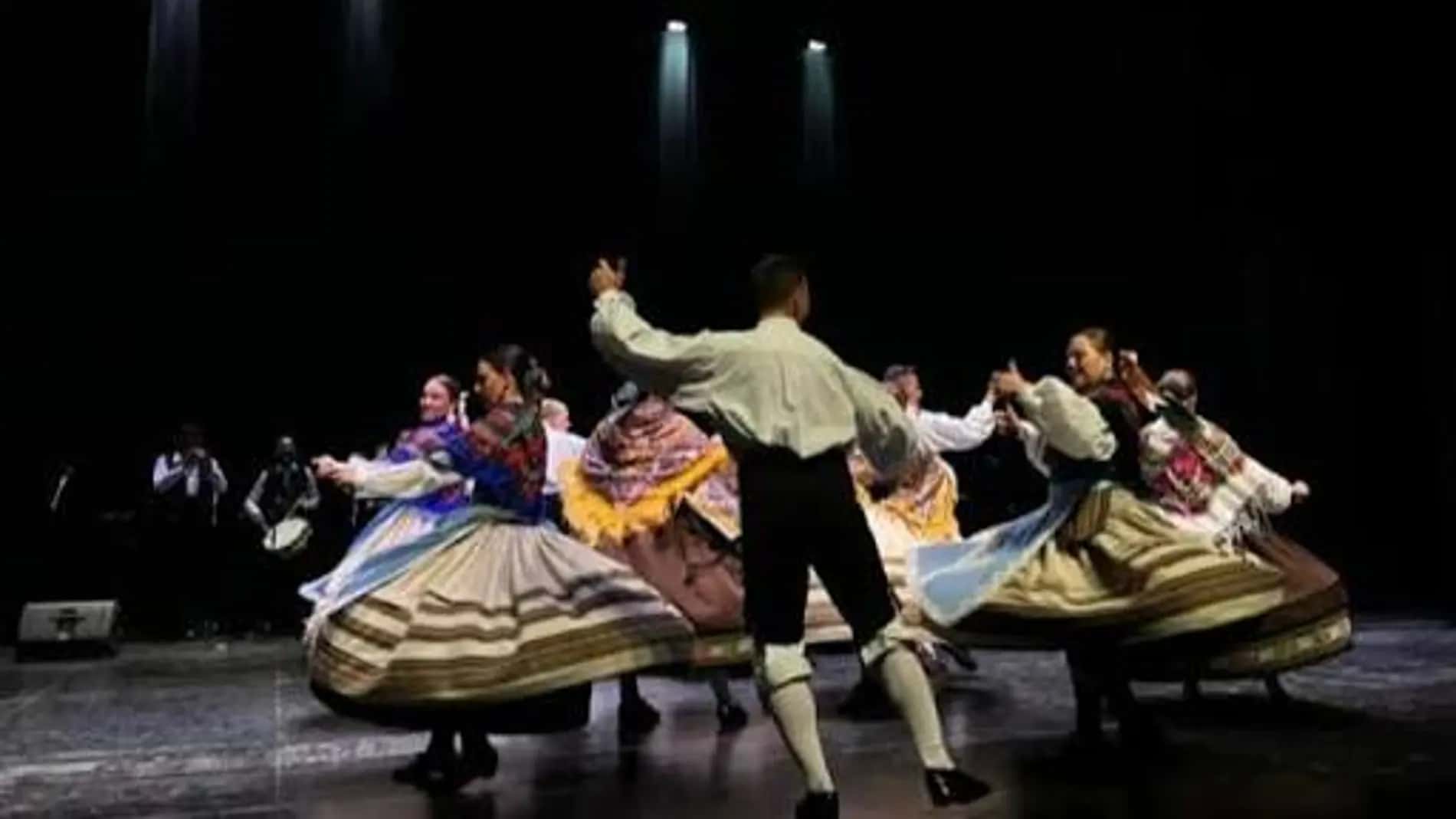 Festival de folklore en Arroyo de la Encomienda