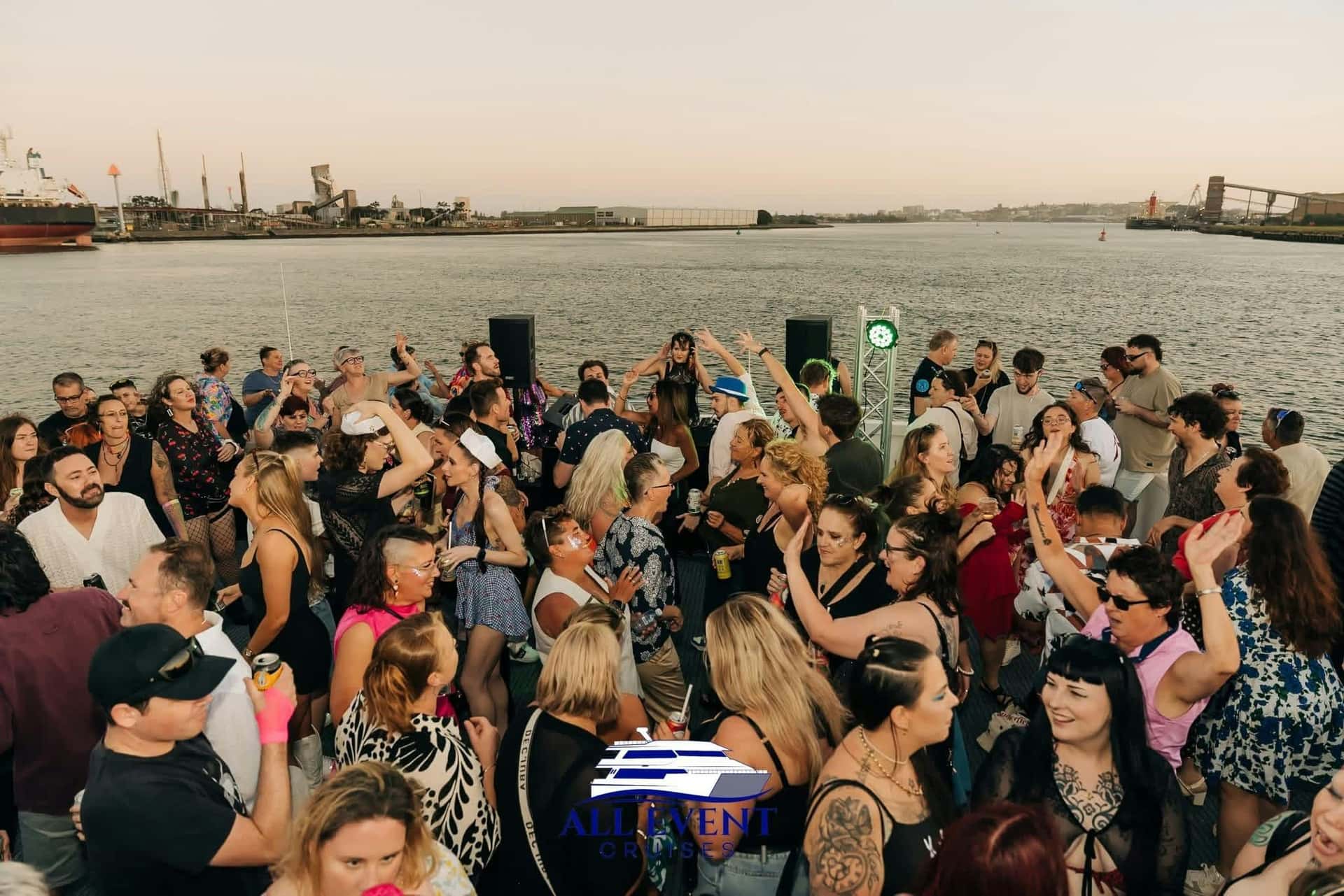 Newcastle Singles Cruise on the Harbour