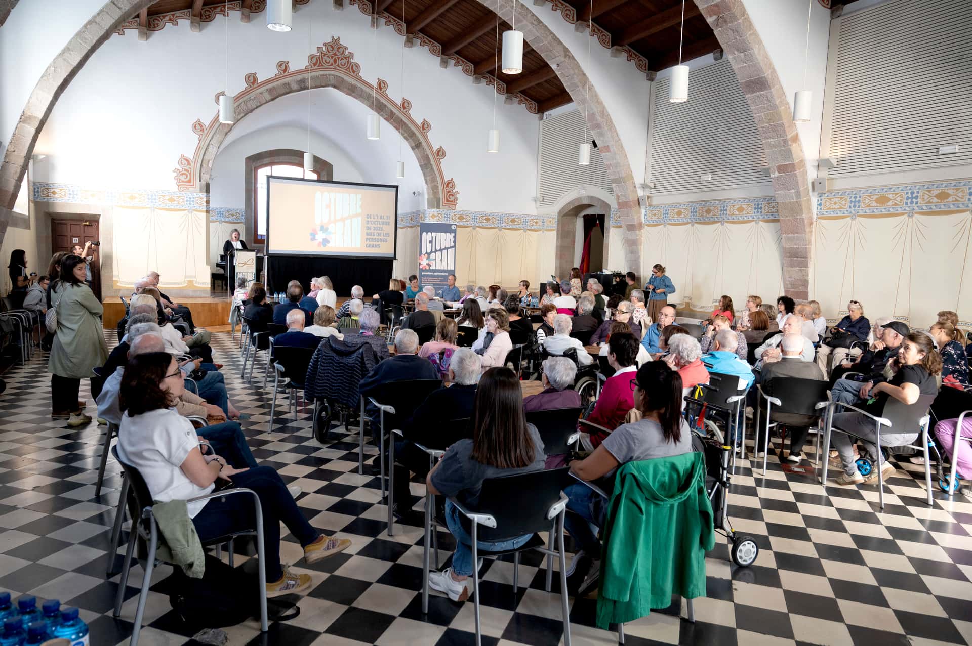 Com parlem de les persones grans? Edatisme i mitjans de comunicació