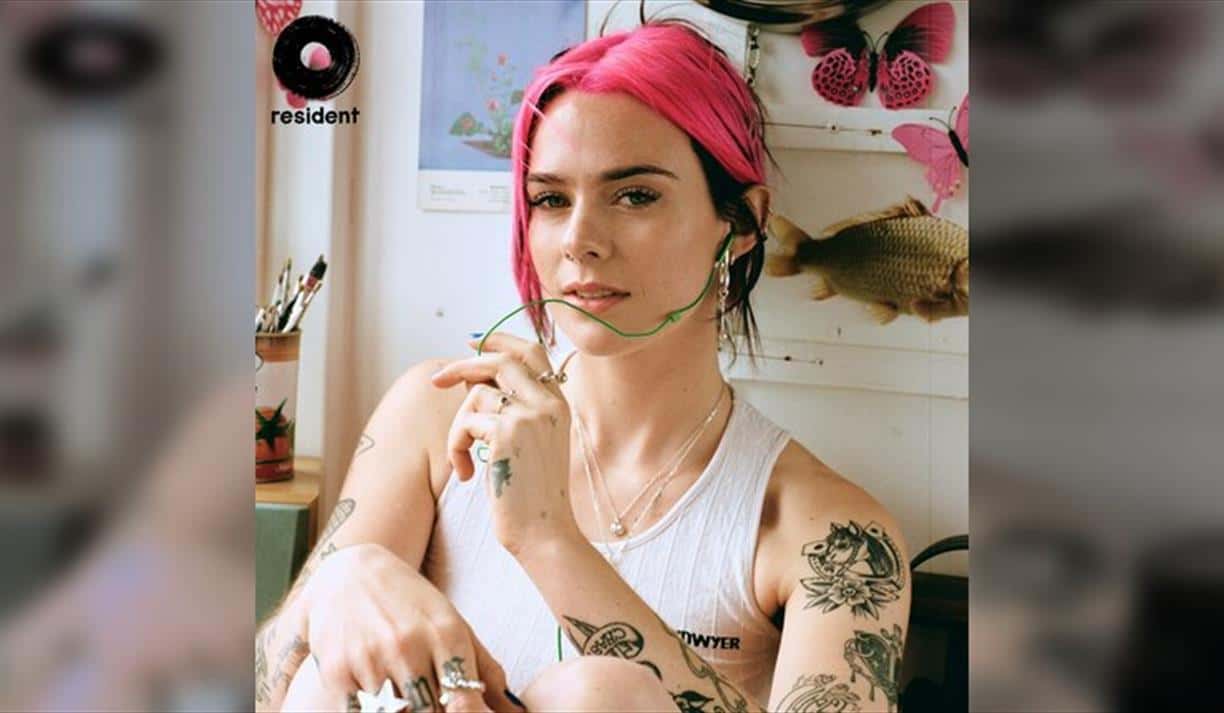 Girli: Live + Signing