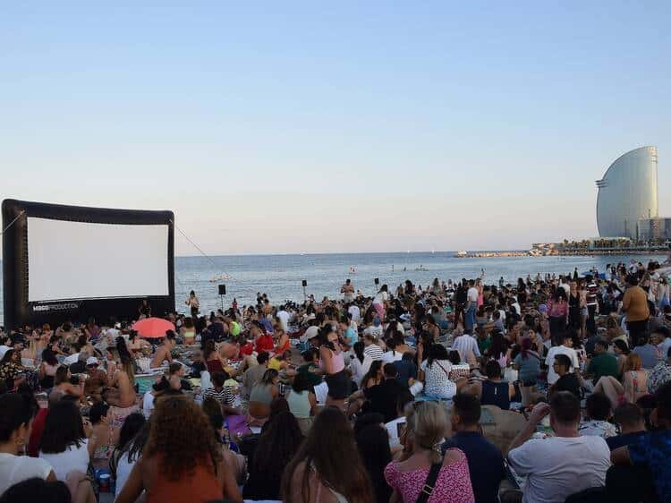 Cinema Lliure a la Platja: La Tria