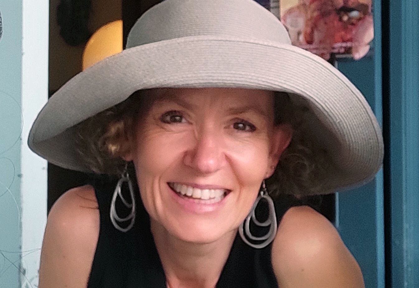 María Álvarez Landesa presenta 'Os pozos elegantes das clavículas'