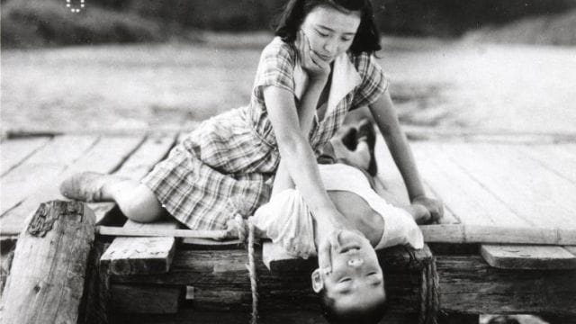 Proyección de 'Introspection Tower' (Mikaheri no tô)