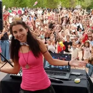 Mini disco 'Gora alaitasuna' con DJ Itsasbizia