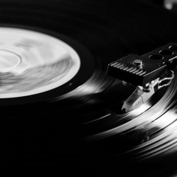 SELVA Pres. Vinyl Night