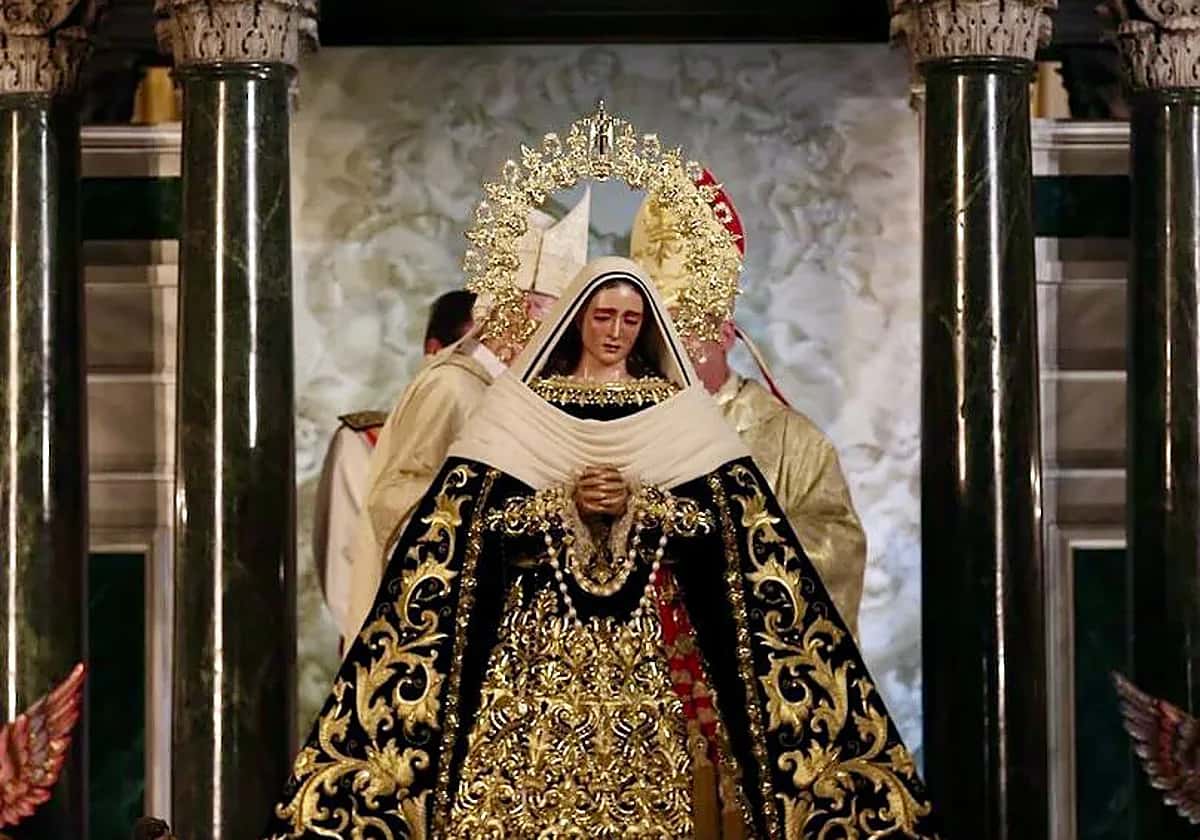 Traslado extraordinario de la Virgen de la Soledad al convento de las Hermanas de la Cruz