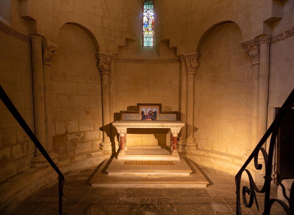 Sant Agustí recupera una cripta oculta desde hace un siglo