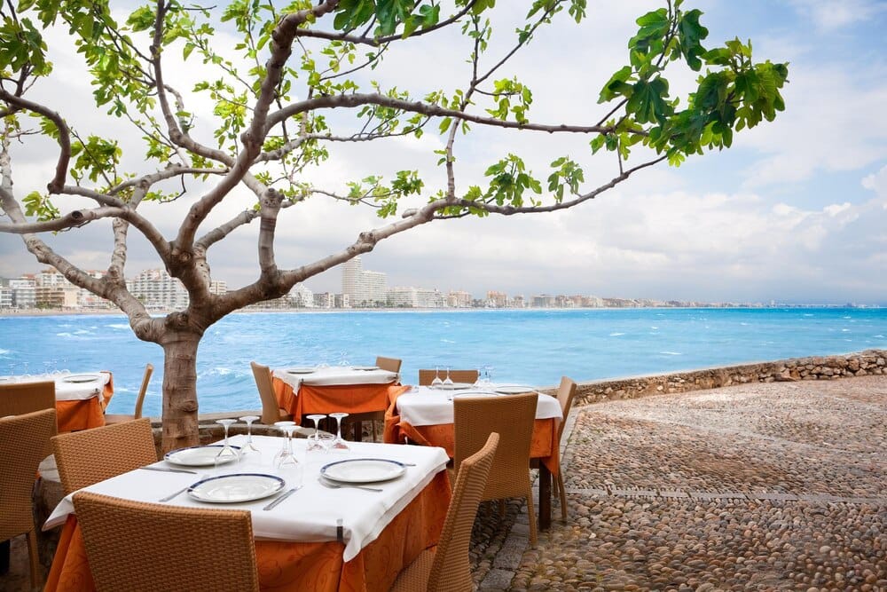 Chiringuito Bahía Beach: comer frente al mar en Estepona