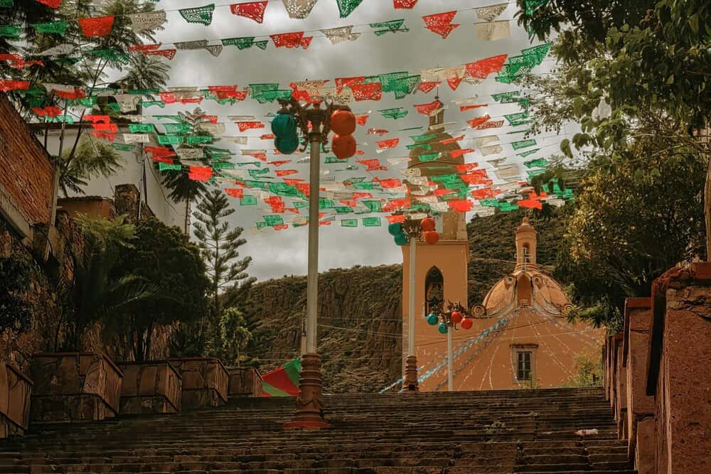 El Centro Histórico se ilumina para las fiestas patrias