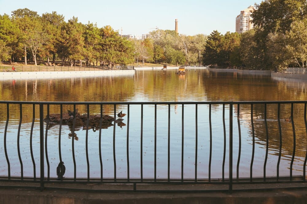 Parc de Catalunya: lago, trenet y rutas en Sabadell