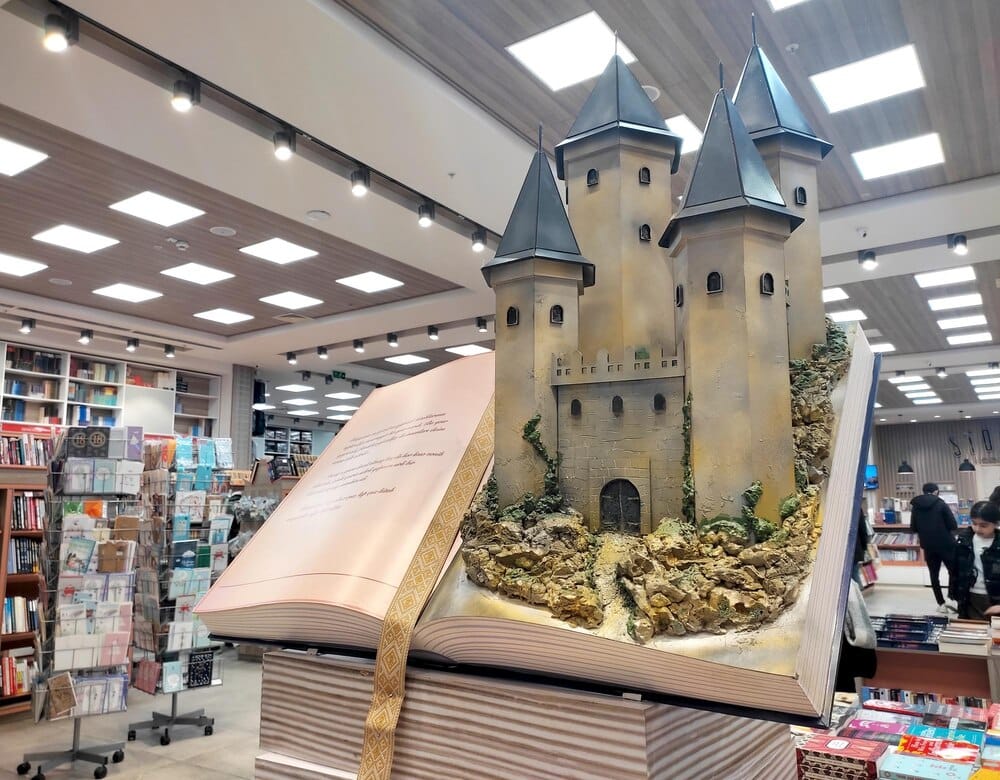 Exposiciones municipales 'Play Orbe' y 'Cádiz, Emporio de Libros'