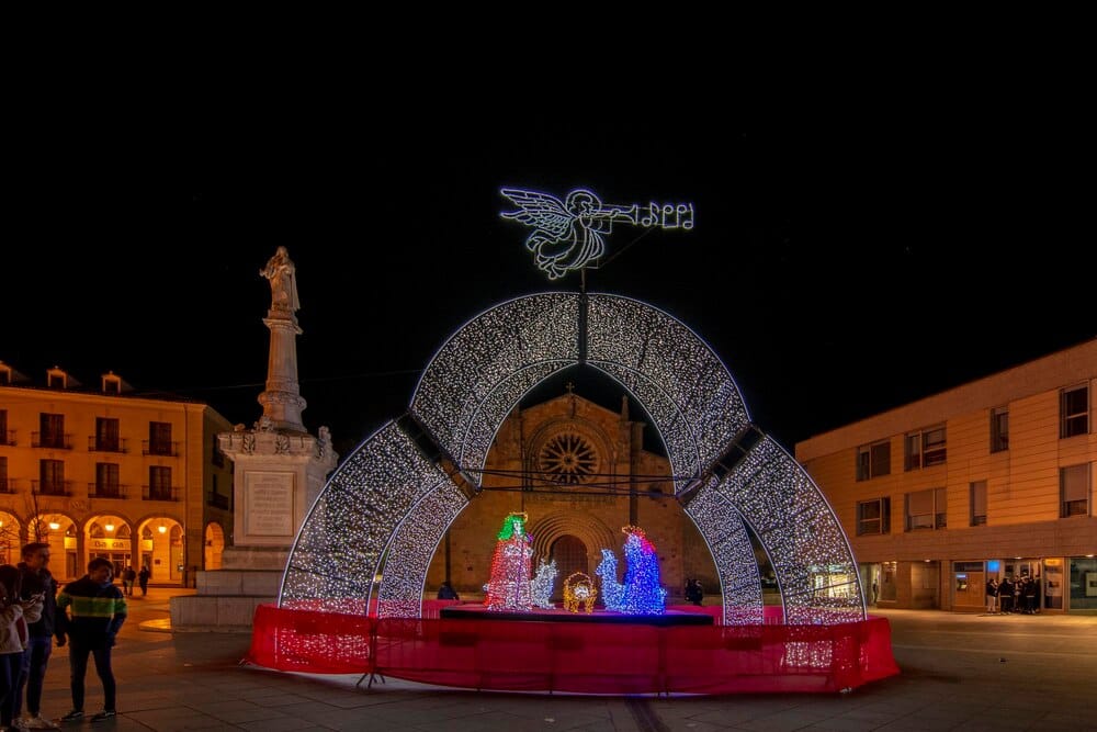 Santa Cruz ya monta su alumbrado navideño