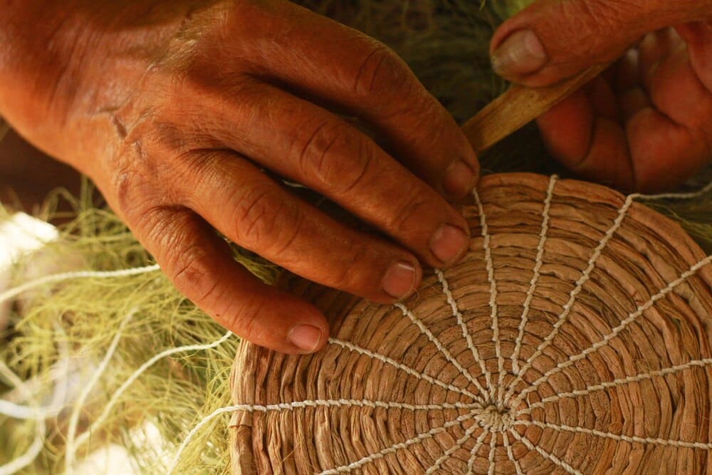 Taller: Elaboración de flores con mimbre