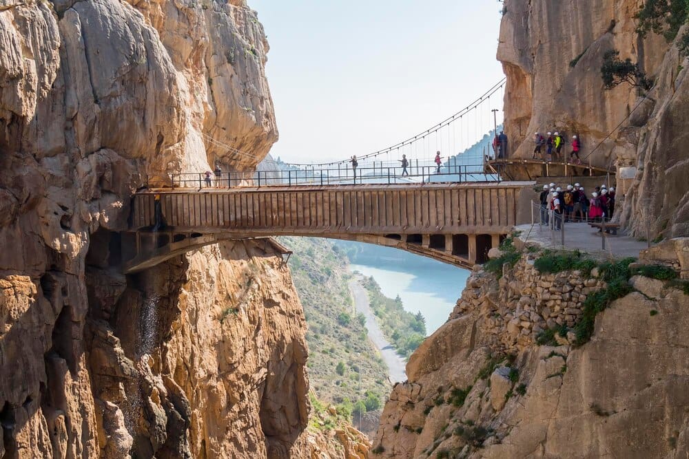 El Caminito del Rey estrena puente colgante