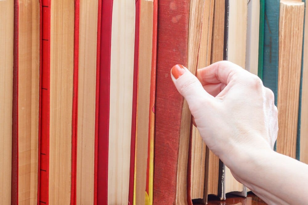 Reparto del juego Cientificartas en centros educativos