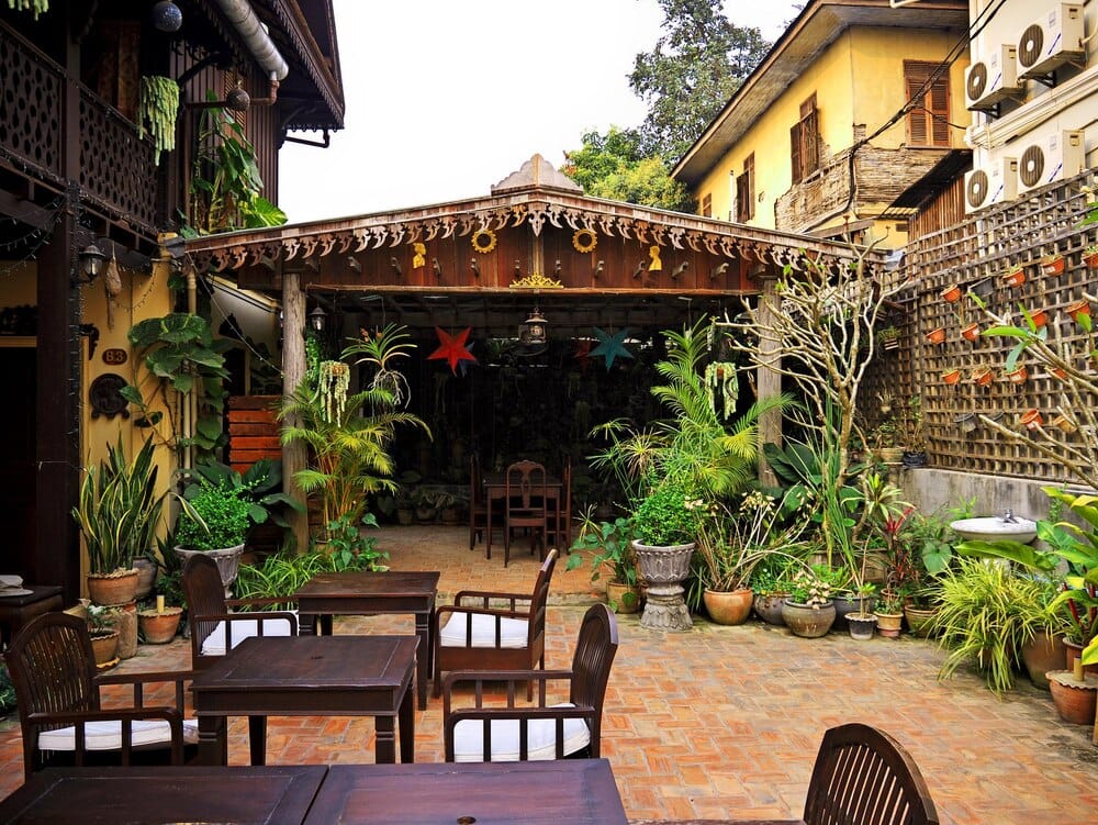 Comer en el patio histórico de Casa Montesdeoca