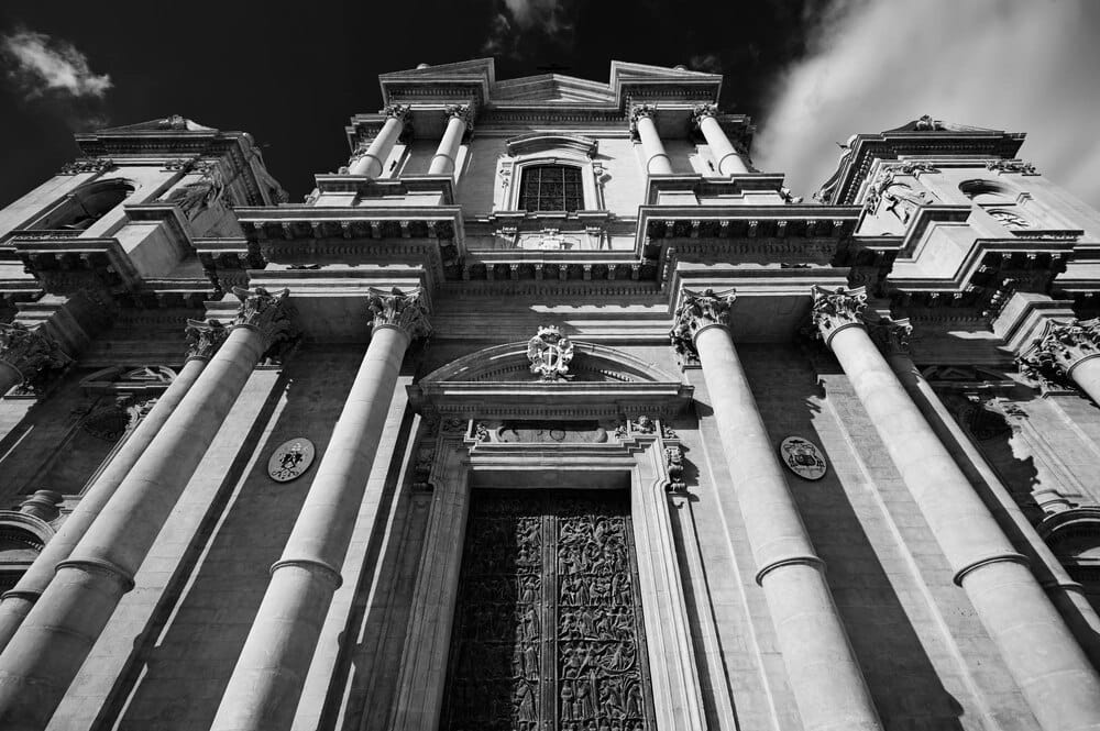 Presentación del libro 'Arquitectura parroquial y desarrollo urbano de Vigo. Siglo XX'