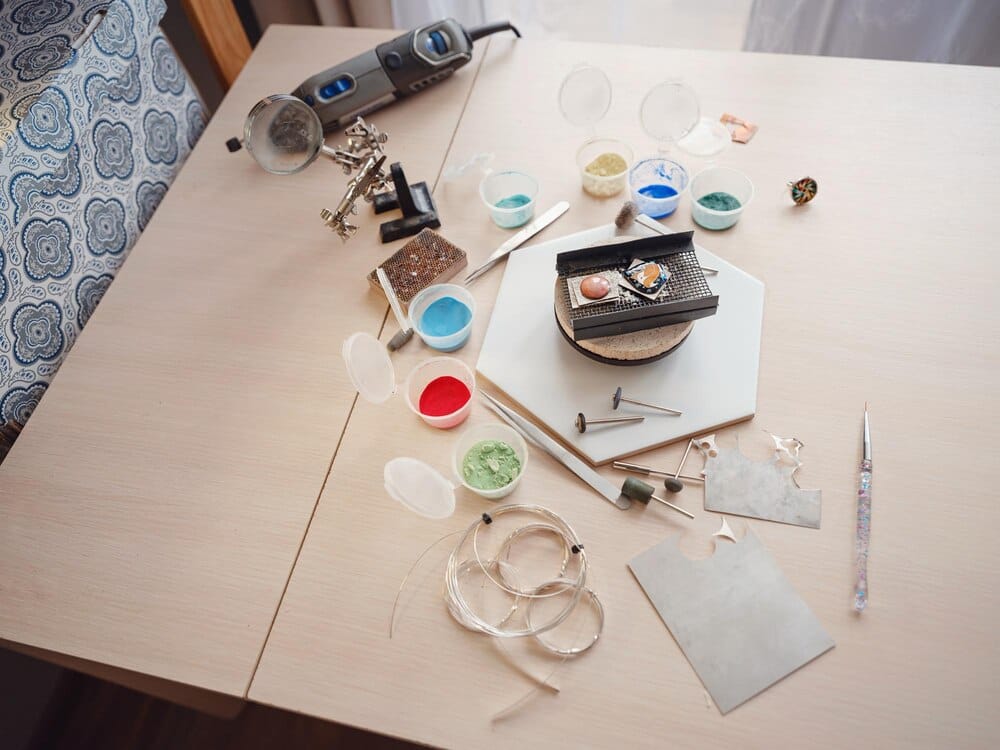 Taller creativo de joyería pintada a mano