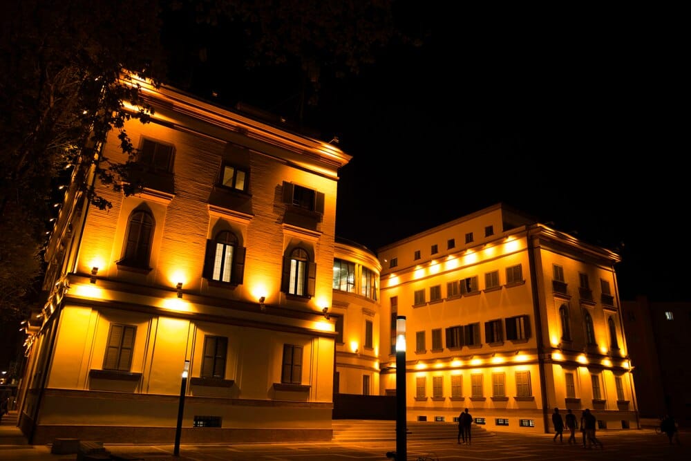 Iluminaci贸n del Ayuntamiento por el mes de la endometriosis