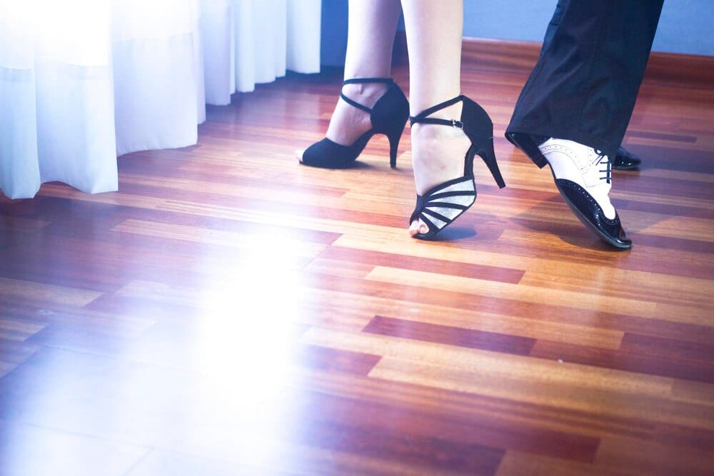 Bailes de Sal贸n