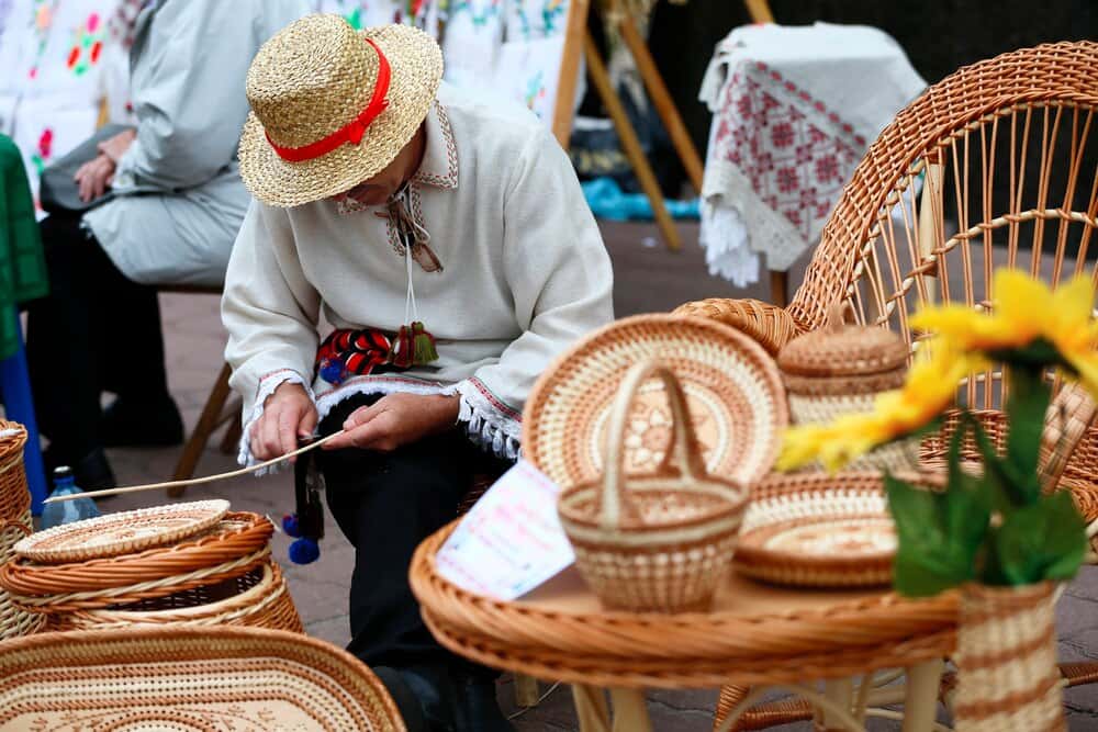 Artesanía local en el mercado de verano de Vilanova