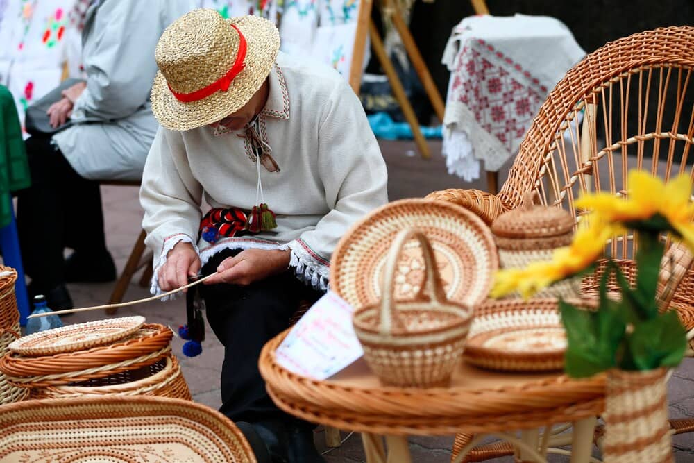 Artesanía local en el mercado de verano de Vilanova